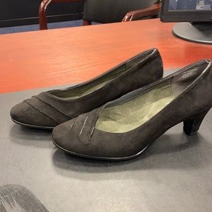 Aerosols Heel Rest suede pumps